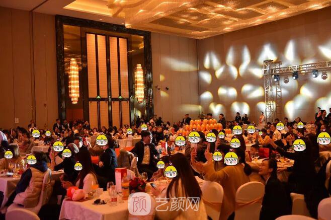 2019跨年之夜·坤娜VIP答謝盛典圓滿落幕，與您并肩同行！