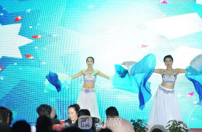 2019跨年之夜·坤娜VIP答謝盛典圓滿落幕，與您并肩同行！