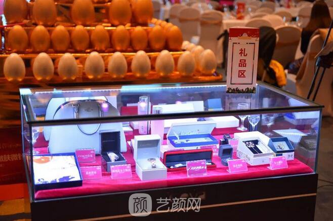 2019跨年之夜·坤娜VIP答謝盛典圓滿落幕，與您并肩同行！