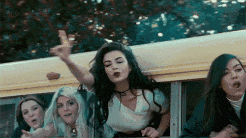 曾經(jīng)被我嘲笑的小眼睛室友，如今變得艷壓群芳？！