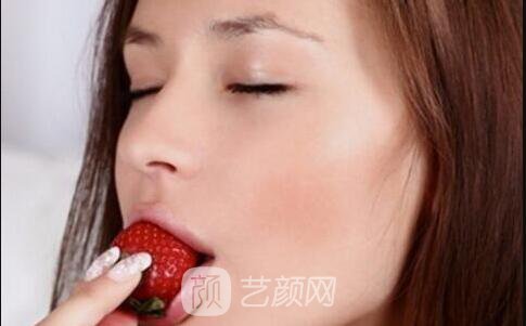 假體隆鼻后，同事都說我像混血兒