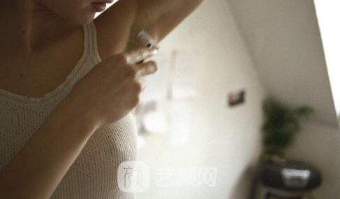 80后女教師分享脫腋毛全過(guò)程，美美噠從此開始