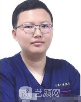 吸脂醫(yī)生，廉紅偉醫(yī)生個人簡介