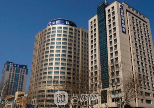 易成剛隆胸怎么樣?自然飽