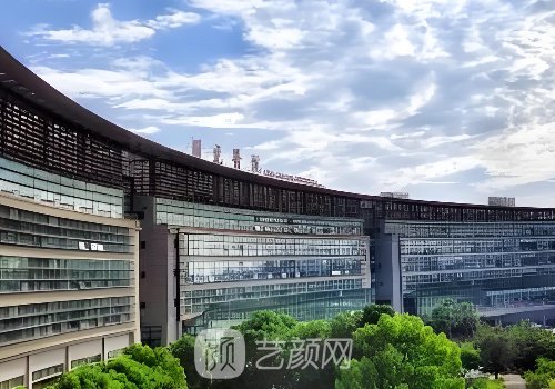 上海曙光醫(yī)院是三甲醫(yī)院